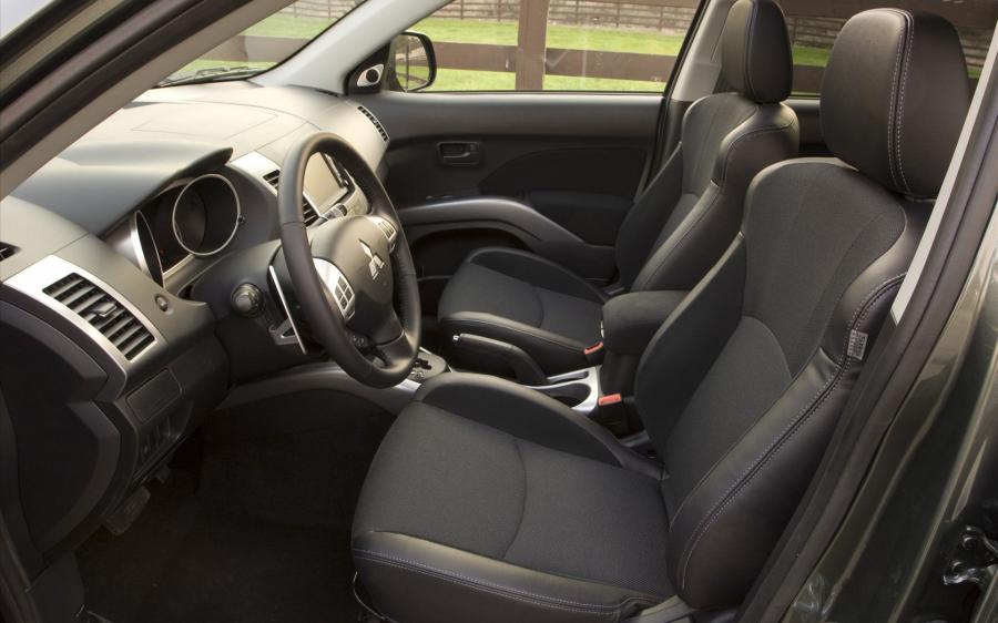  Mitsubishi Outlander ES 2009 года  (фото 3 из 11)